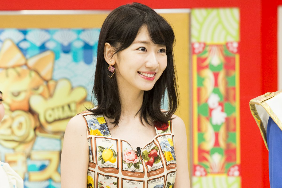 赤色勝負下着の美女 柏木由紀「アイドル時代の勝負下着はベージュ。今は……」こじはるとは別路線、妖艶グラビア連発で往年のファン歓喜｜NEWSポストセブン