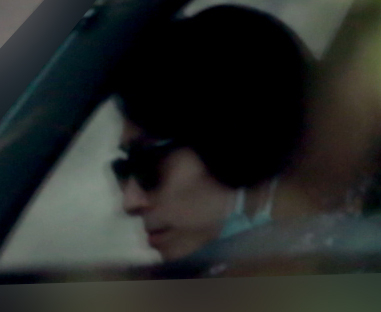 比留川游を乗せて車を運転する三宅健（写真は2019年6月）