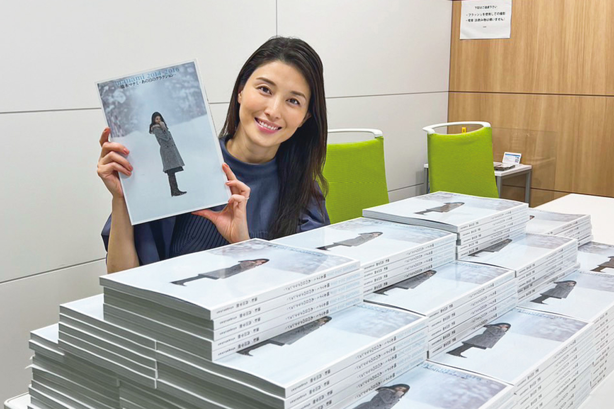 直筆サイン色紙　橋下マナミ　本物　保存状態良 Amazon.co.jp: 署名本・写真集・橋本マナミ「流出」初版・帯付