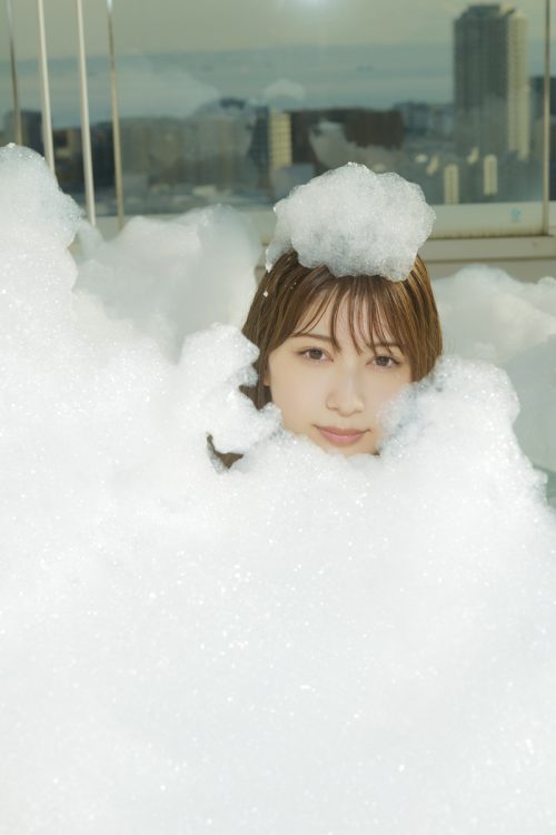 デジタル写真集『雪平莉左 可愛くてゴメン』では彼女が“泡まみれ”に！ 各電子書店で絶賛発売中