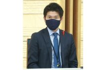 いままで通り岸田翔太郎氏はオフレコ懇談に応じているという(時事通信フォト)