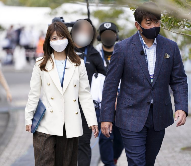 松坂大輔と共に歩く安藤萌々アナを目撃