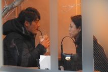 フレンチフライ（フライドポテト）専門店にいたのは松嶋菜々子と反町隆史（49才）夫妻だった。