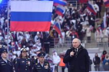 プーチン大統領は「祖国防衛の日」前夜にルジニキ競技場で行われた約20万人参加の愛国集会で演説を行った。2023年2月22日（SPUTNIK/時事通信フォト）