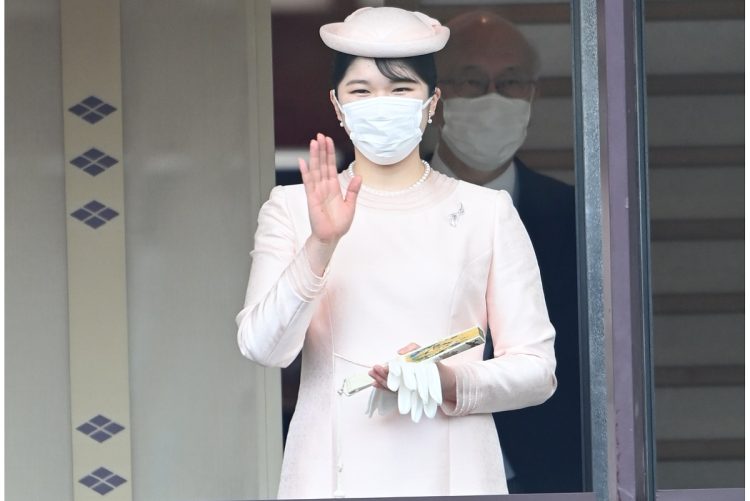 お帽子を着用されて天皇誕生日の一般参賀に出られた愛子さま（写真／JMPA）