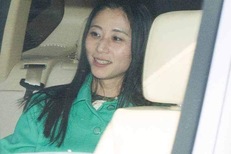 車で立ち去る三浦瑠麗氏