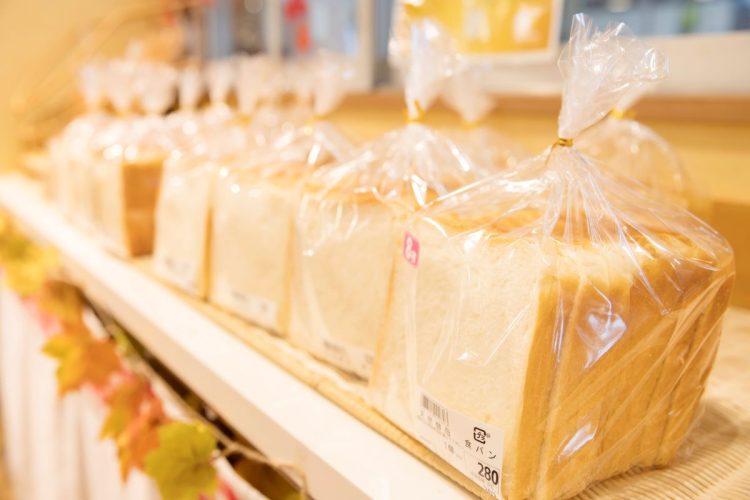 日本で販売されている食パンの多くから、農薬「グリホサート」が検出されたという調査も（写真／PIXTA）