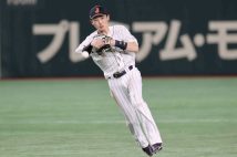 不動のショート・源田壮亮に骨折が判明。代役は誰が最適か?(時事通信フォト)