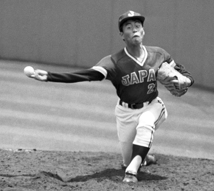 日米大学野球選手権大会で、日本代表としてプレーする大越キャスター（1983年）（共同通信社）
