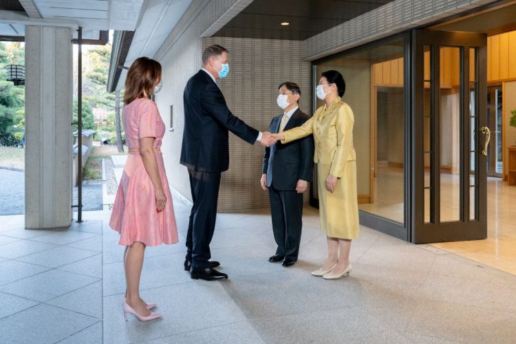 ルーマニア大統領夫妻と面会された天皇皇后両陛下（写真／宮内庁提供）