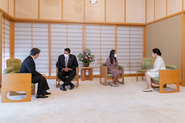 ルーマニア大統領夫妻と面会された天皇皇后両陛下（写真／宮内庁提供）