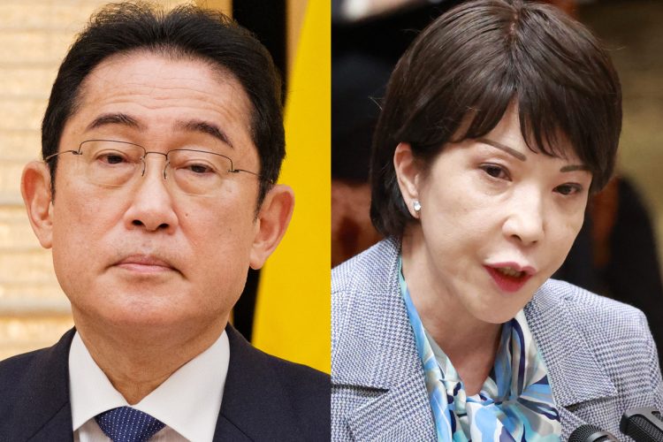 「総務省文書問題」は高市早苗氏（右）だけではなく岸田文雄首相にも…（時事通信フォト）