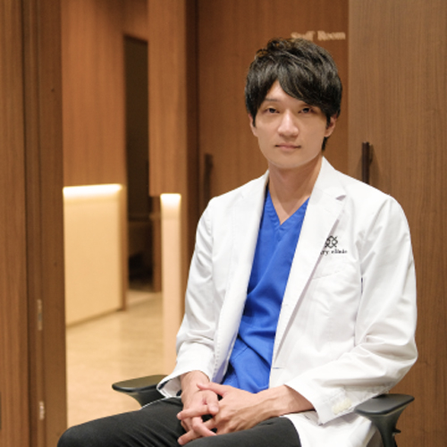 外科医の井上裕章医師（ヴェアリークリニック院長）