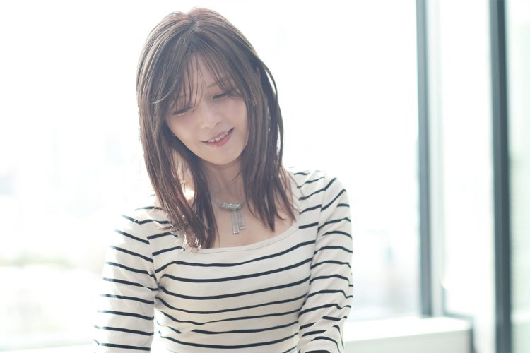 宇野は2018年2月14日、1stシングル「どうして恋してこんな」でソロデビュー