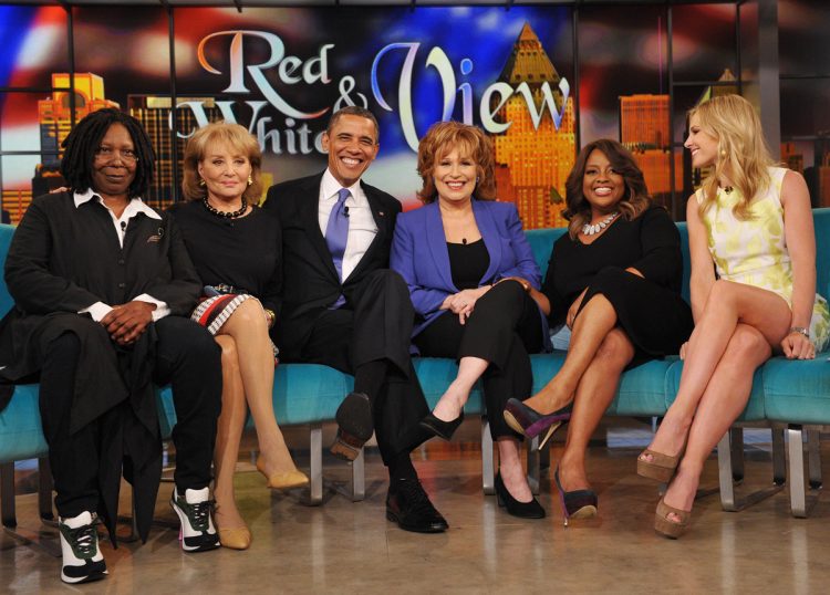 出演できることが名誉ともいわれる『ザ・ビュー』（写真はオバマ氏出演時、2012年）（APF時事）