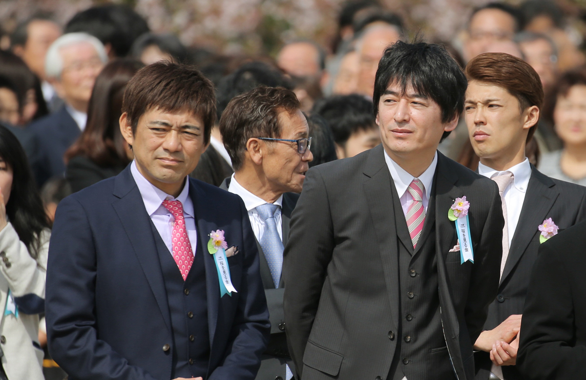 「挨拶とスカートは短いほうがいい」が許されないのはダメな世の中か|NEWSポストセブン 「挨拶とスカートは短いほうがいい」が許されないのはダメな世の中か|NEWSポストセブン