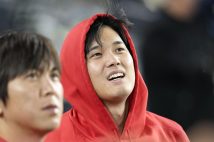 リラックスした表情に多くのファンが胸キュン(左は水原氏。写真/共同通信社)