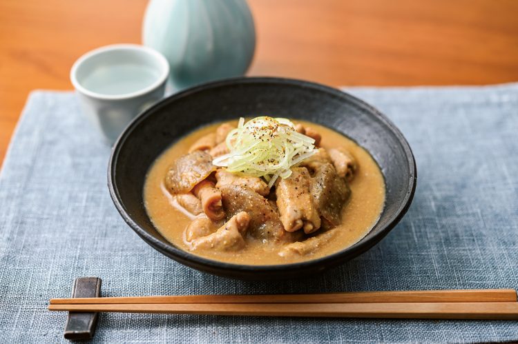 豚もつのやわらかさはピカイチ！ファミリーマートの『にんにく香るピリ辛味噌 国産豚もつ煮』