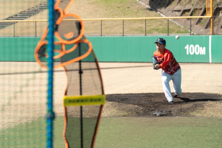 故障もあり、この日のブルペンで捕手を座らせての投球練習は5か月ぶりのものだったという（撮影・比田勝大直）