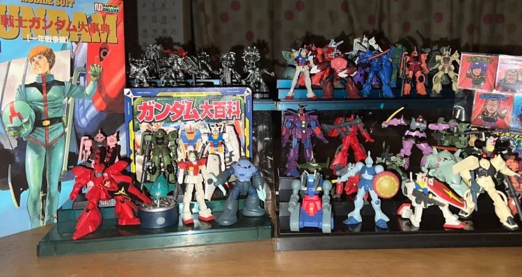 ガンダム大百科、大事典も(父・唯さんのコレクション)