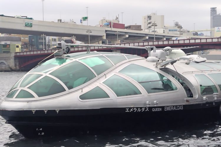 松本零士先生がデザインを手がけた水上バス「エメラルダス」