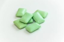 生産量激減で加速する“ガム離れ” ガムを買わなくなった人たちが明かす習慣の変化