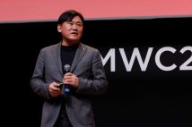 楽天・三木谷浩史社長の「一発大逆転シナリオ」が始まった 通信ビジネス界最大の「商談会」に密着