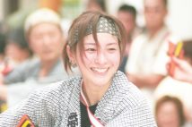 地元・高知でよさこいを踊る広末涼子（2003年）