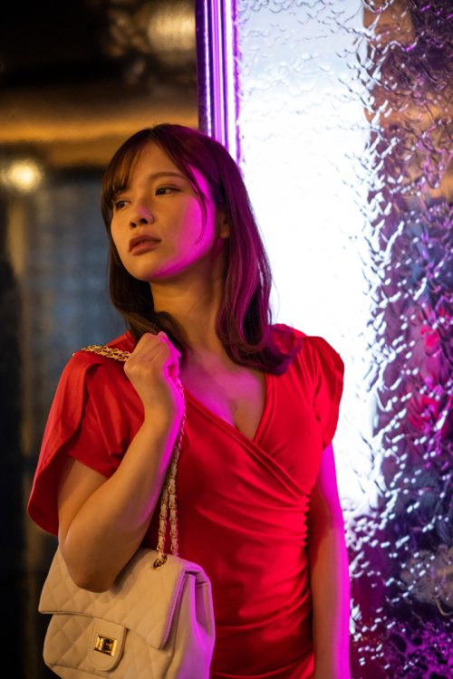 見つめる先は…