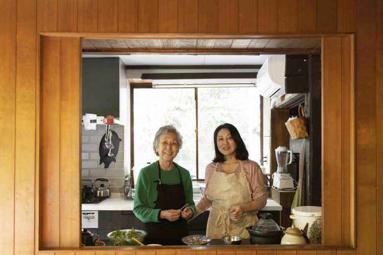 甘糟幸子さんと娘の甘糟りり子さん