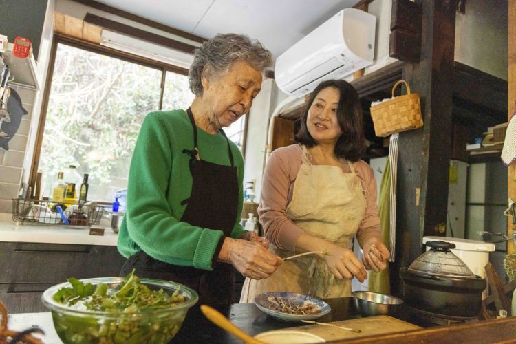 りり子さんが作る朝・昼兼用の食事は、野菜が中心。幸子さんのいちばんの好物は“白いご飯”