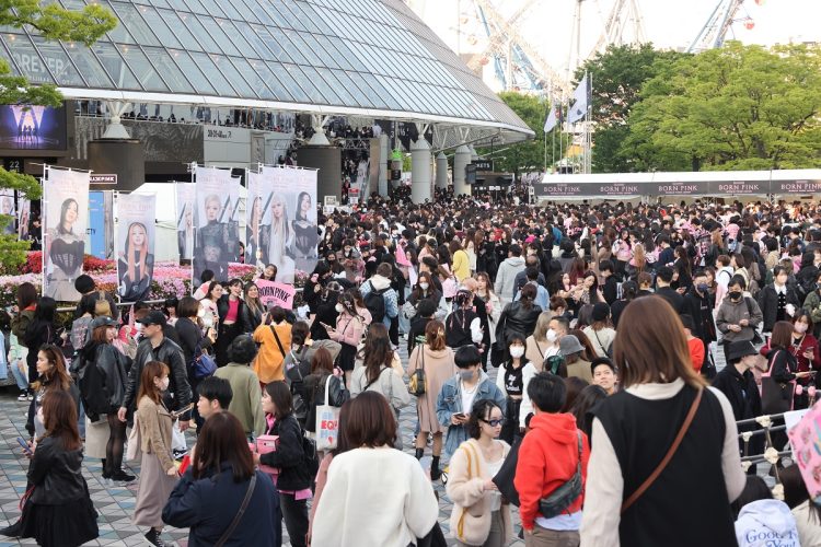 3年ぶりの来日公演は、4月8・9日に東京ドームで開催。2日間で11万人ものファンを魅了しただけでなく、公演に先立ち都内で出店されたポップアップストアも大盛況