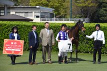 4月1日、3歳馬エッセレンチが、後方から差す競馬で2勝目をあげた