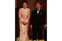 「日本国際賞」の授賞式では、皇居外の式典でマスクを外された