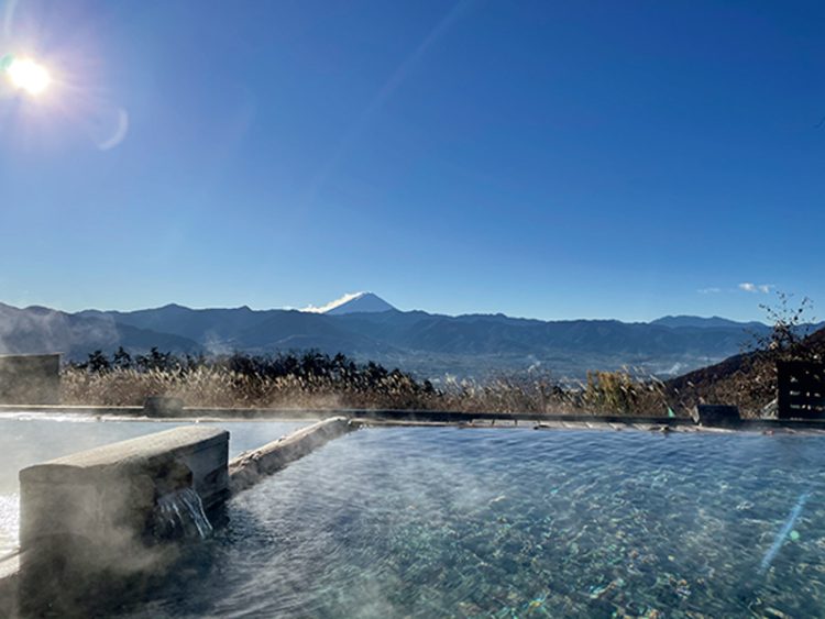 「こっちの湯」からは真正面に富士山が！