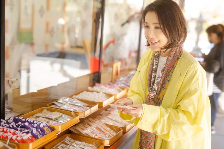 「毎年必ずお正月に来ていたのですが、ここ数年は来られなくって。お焚き上げをして、新しいお守りをいただいて帰ります」（筒井さん）