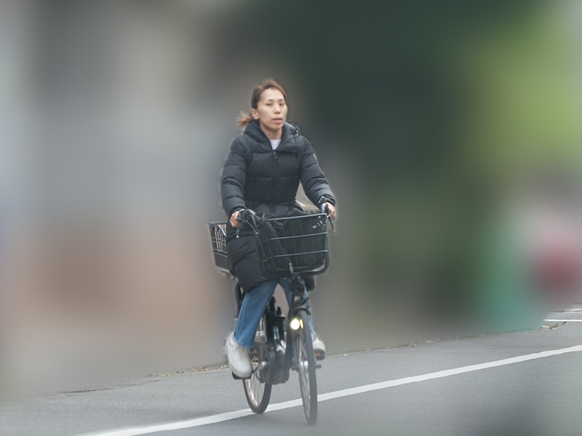 早朝に別宅から家族が住む家に向かうみきママ