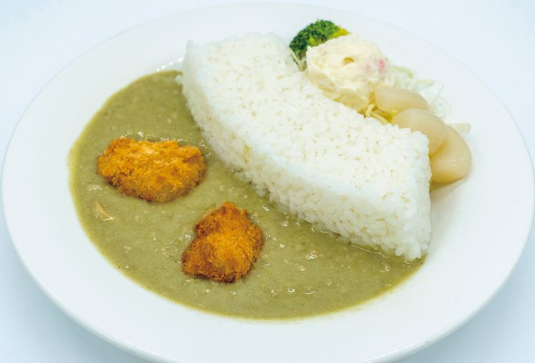 黒部ダムをモチーフにした「黒部ダムカレー」（写真提供／関電アメニックス）