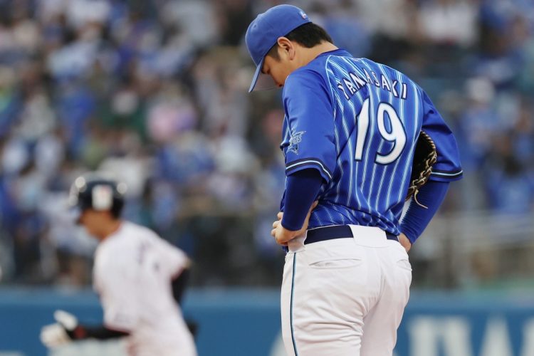5月5日のヤクルト戦でサヨナラ本塁打を被弾した山崎康晃（時事通信フォト）
