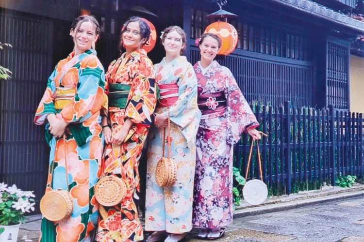 オーストラリアから初来日の26歳の4人グループ「着物を着て京都・祇園を散策できました。サイコーに面白かった！」