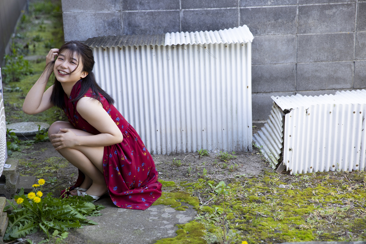 川越にこ　グラビア 職業は調理師です」川越にこ（21） ワインレッドのワンピースで透明感あふれる笑顔｜NEWSポストセブン