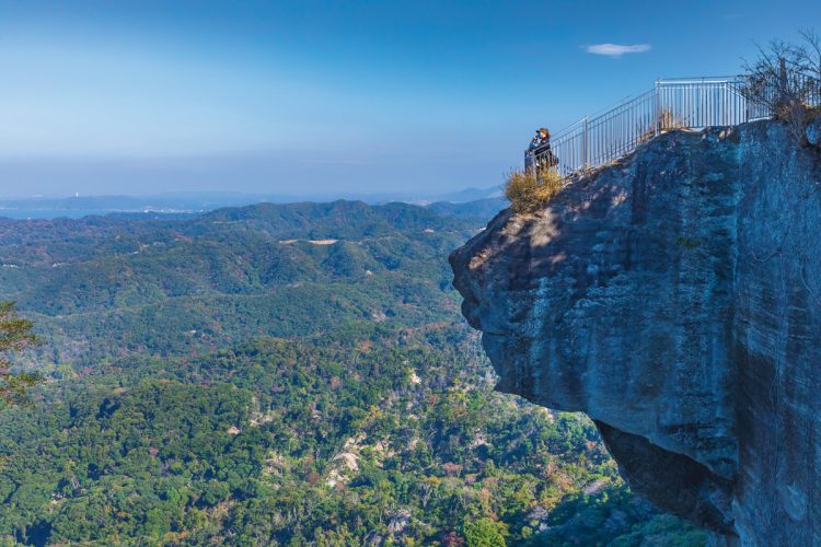 「思わず足がすくむ“地獄”の絶景」鋸山（千葉県／写真＝AFLO）