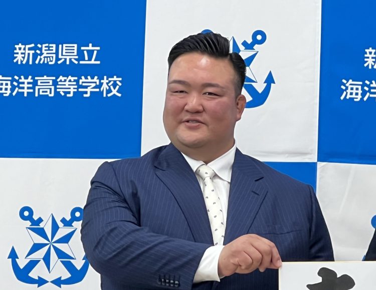 元横綱・稀勢の里(現・二所ノ関親方/時事通信フォト)