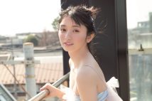 熊澤風花が水着で魅せる透明度抜群の美BODY　「甘いものが最近好きになりました」