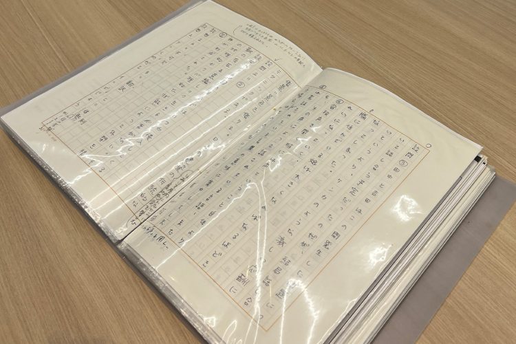 日本語自体の学習はひらがなに始まり、教科書に沿っていろいろな文型を習っていったという