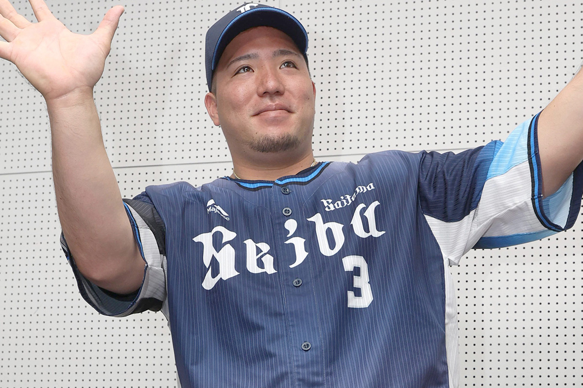 西武ライオンズ　山川穂高　フォトパネル 7月16日(土)～「山川穂高選手通算200本塁打記念パネル直筆サイン