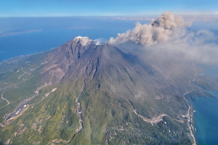 ダイナミックな地球の息吹を体験できる（C）NJA新日本航空