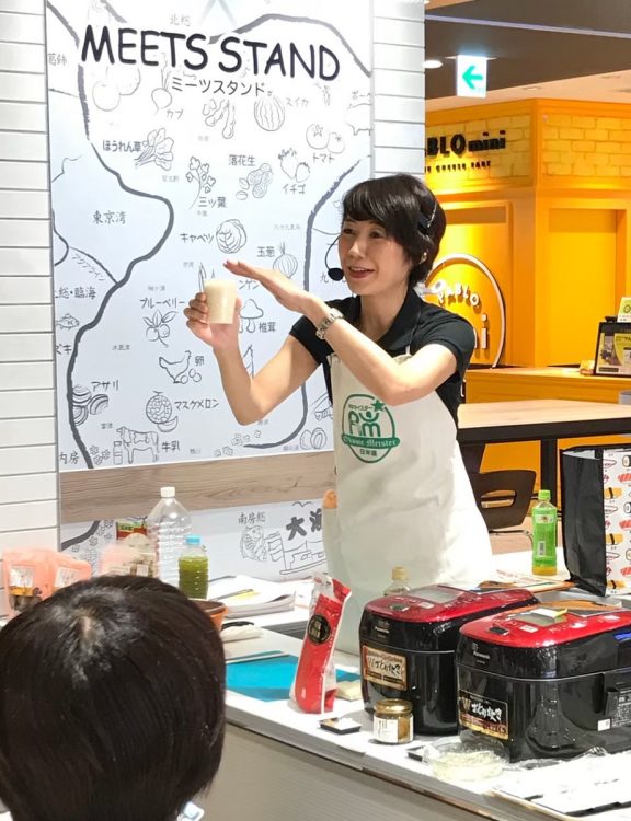 澁谷さんは、お米に関するイベントなどで積極的に情報発信。「米処　結米屋」での米の販売や、著書『炊飯器で一発定食』（Gakken）も刊行し、米食の魅力を伝えている