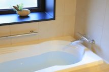 湯量を減らして年3000円、お風呂の蓋をして年4000円… ガス代を節約する13のテクニック