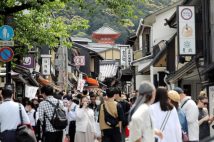 京都に外国人観光客殺到で「コロナ前に根付いたマナーがリセットされた」 中国人客のレンタカー問題もトラブルの種に